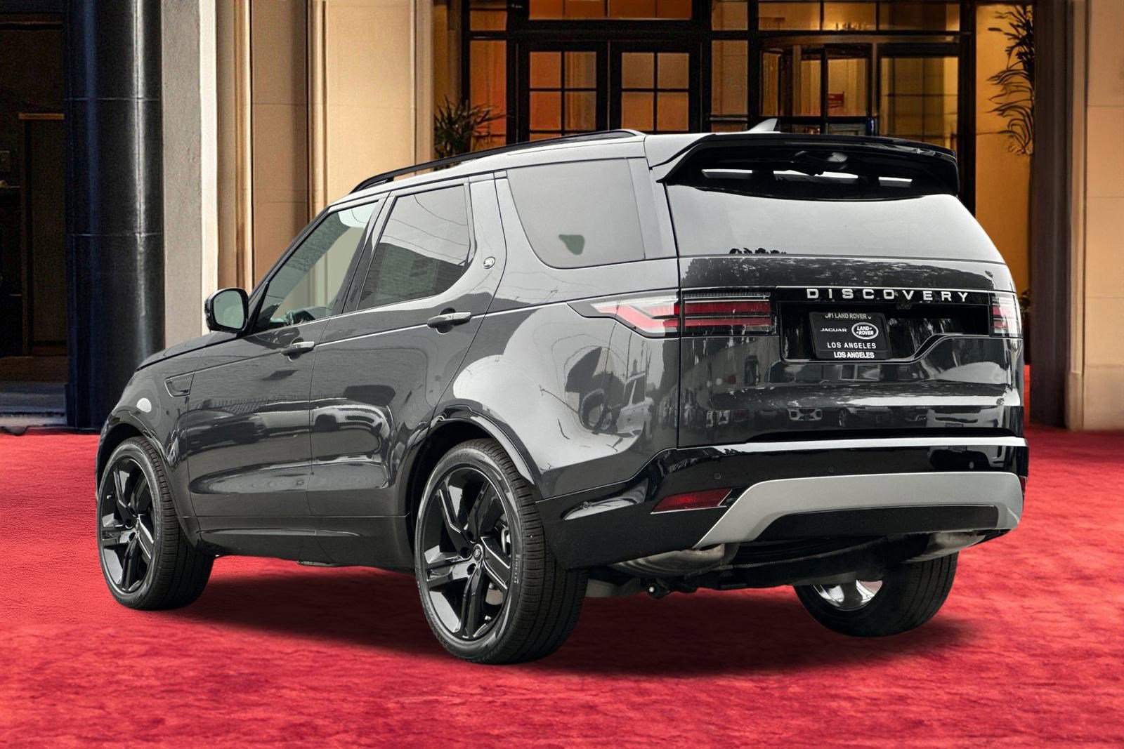 2026 Land Rover Discovery photo 2