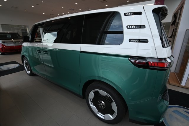 2025 Volkswagen ID. Buzz Pro Plus photo 13