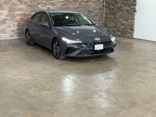 2025 Hyundai Elantra SEL Convenience photo 3