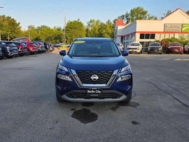 2023 Nissan Rogue SV photo 2