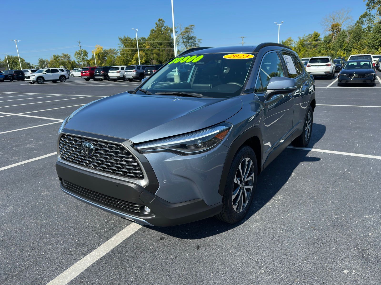 2023 Toyota Corolla Cross XLE photo 2