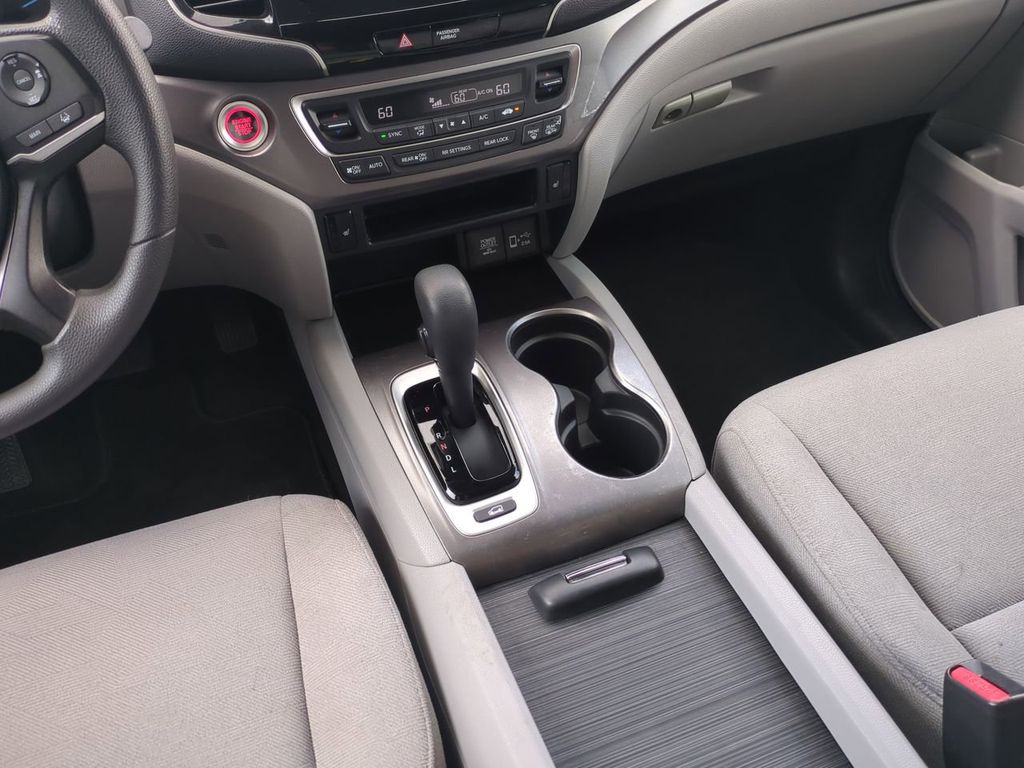 2020 Honda Pilot EX photo 18