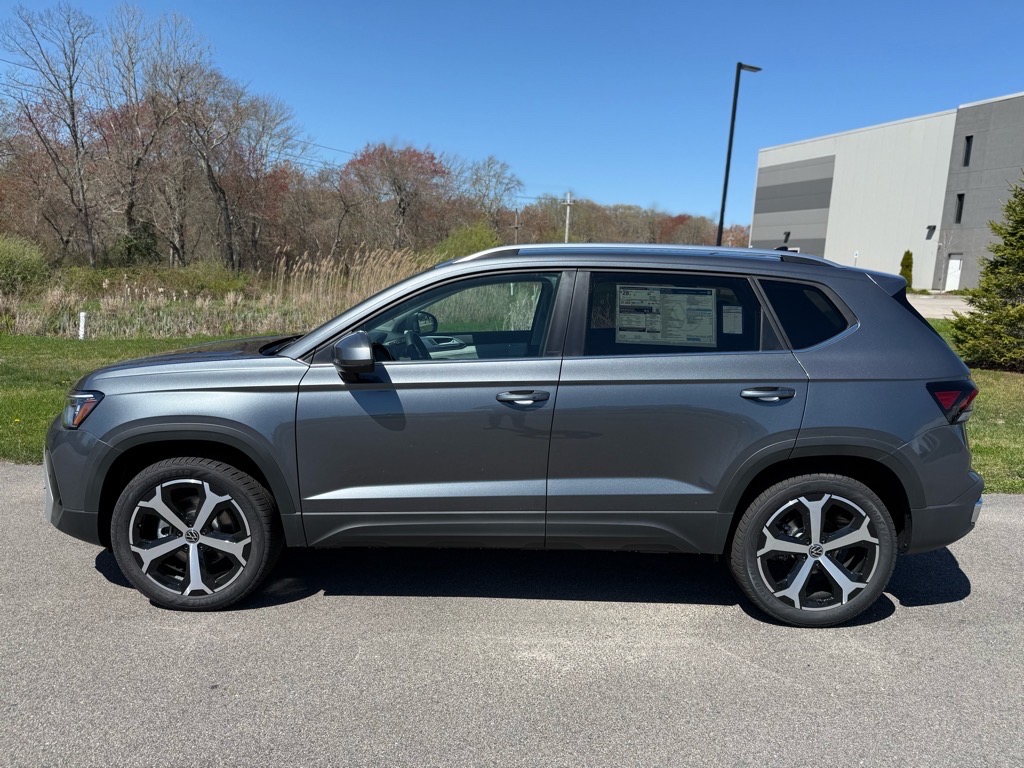 2025 Volkswagen Taos SEL photo 4