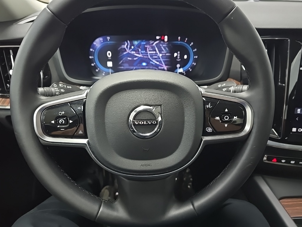 2024 Volvo S60 B5 Plus photo 19