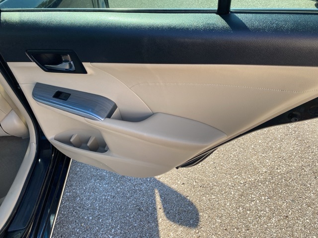 2014 Toyota Camry Hybrid XLE photo 23