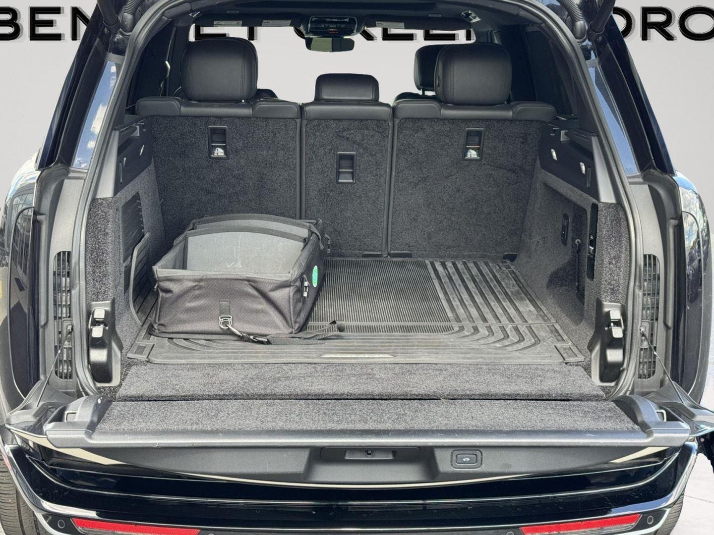 2023 Land Rover Range Rover SE photo 65