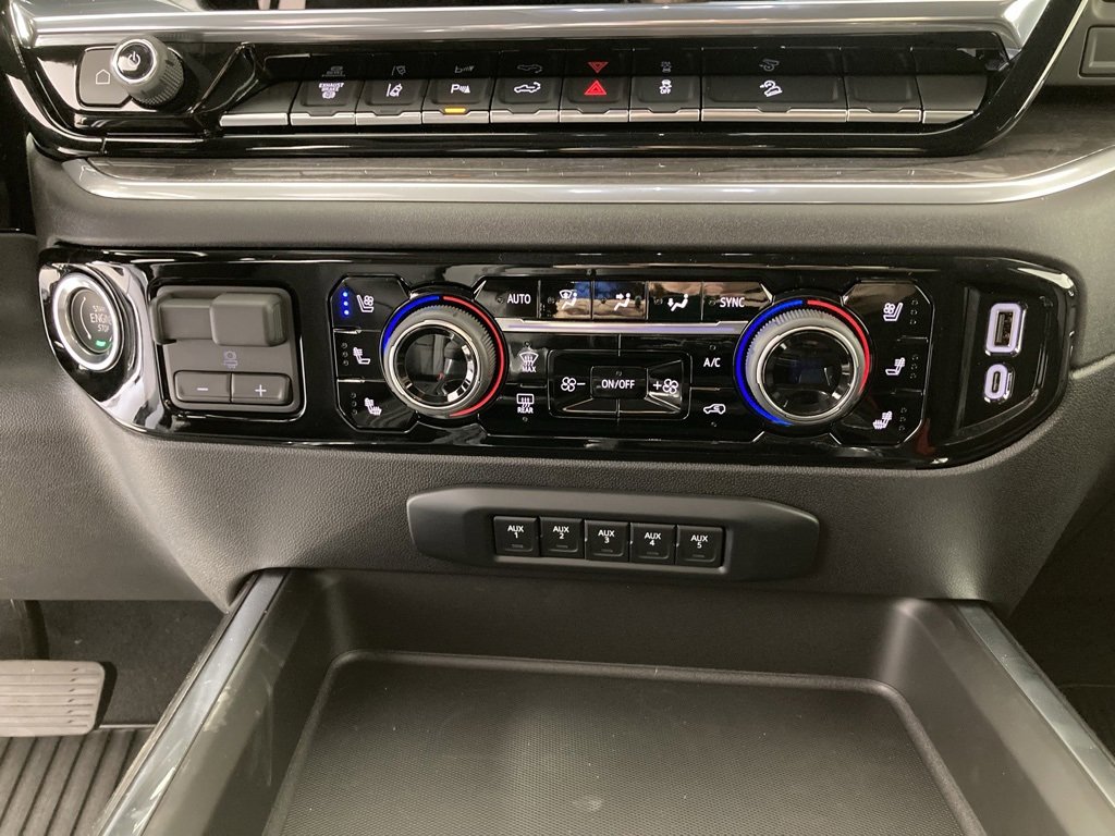 2025 Chevrolet Silverado 2500HD LTZ photo 3