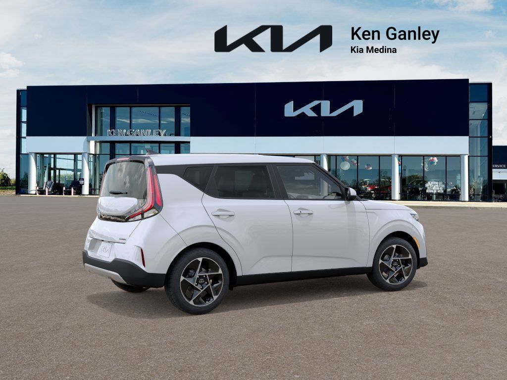 2025 Kia Soul EX photo 2