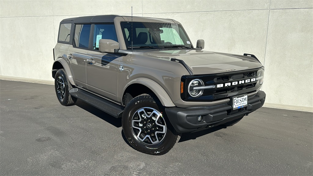 2025 Ford Bronco 4-Door Outer Banks's photo