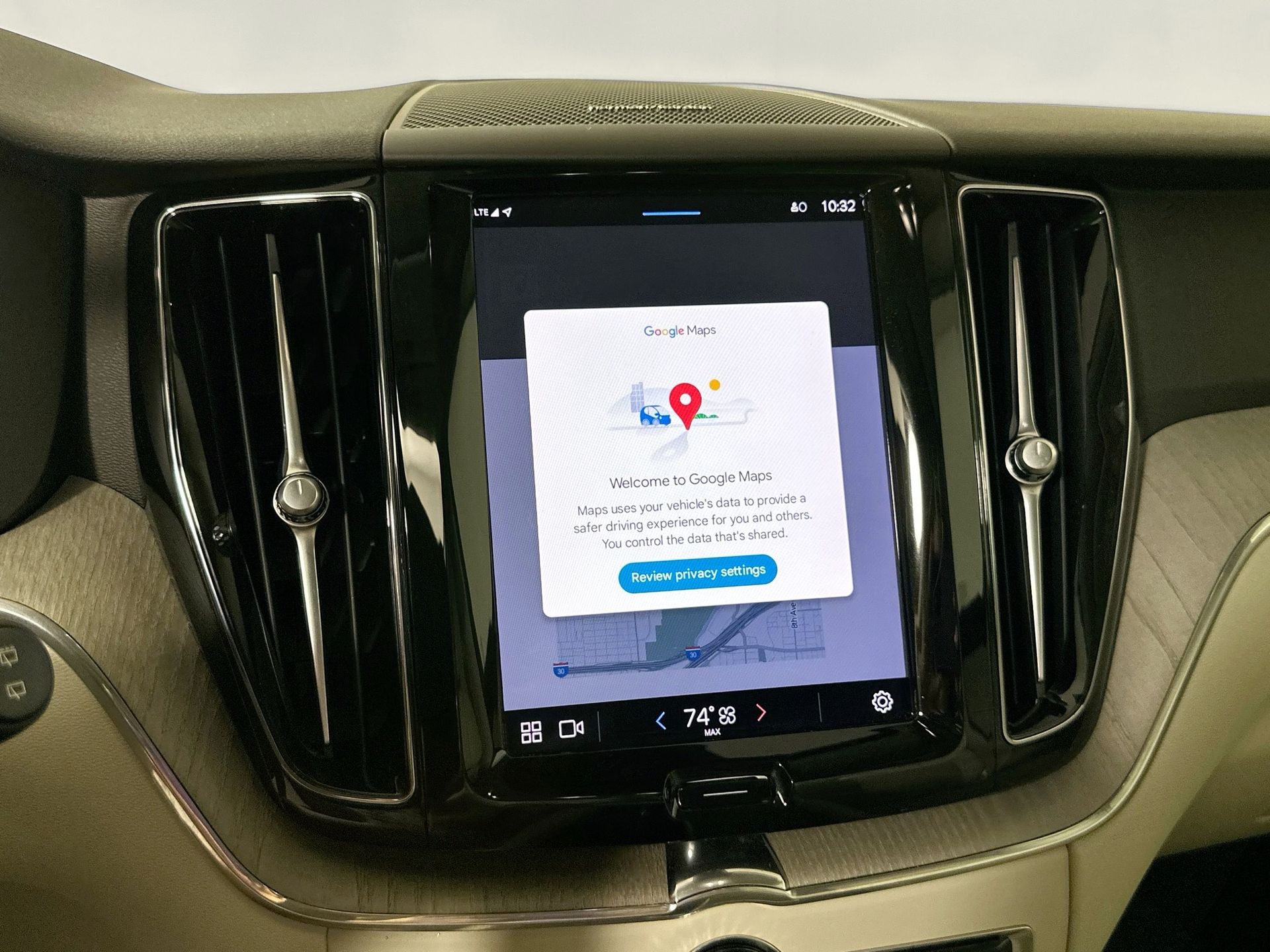 2023 Volvo XC60 B5 Plus photo 12