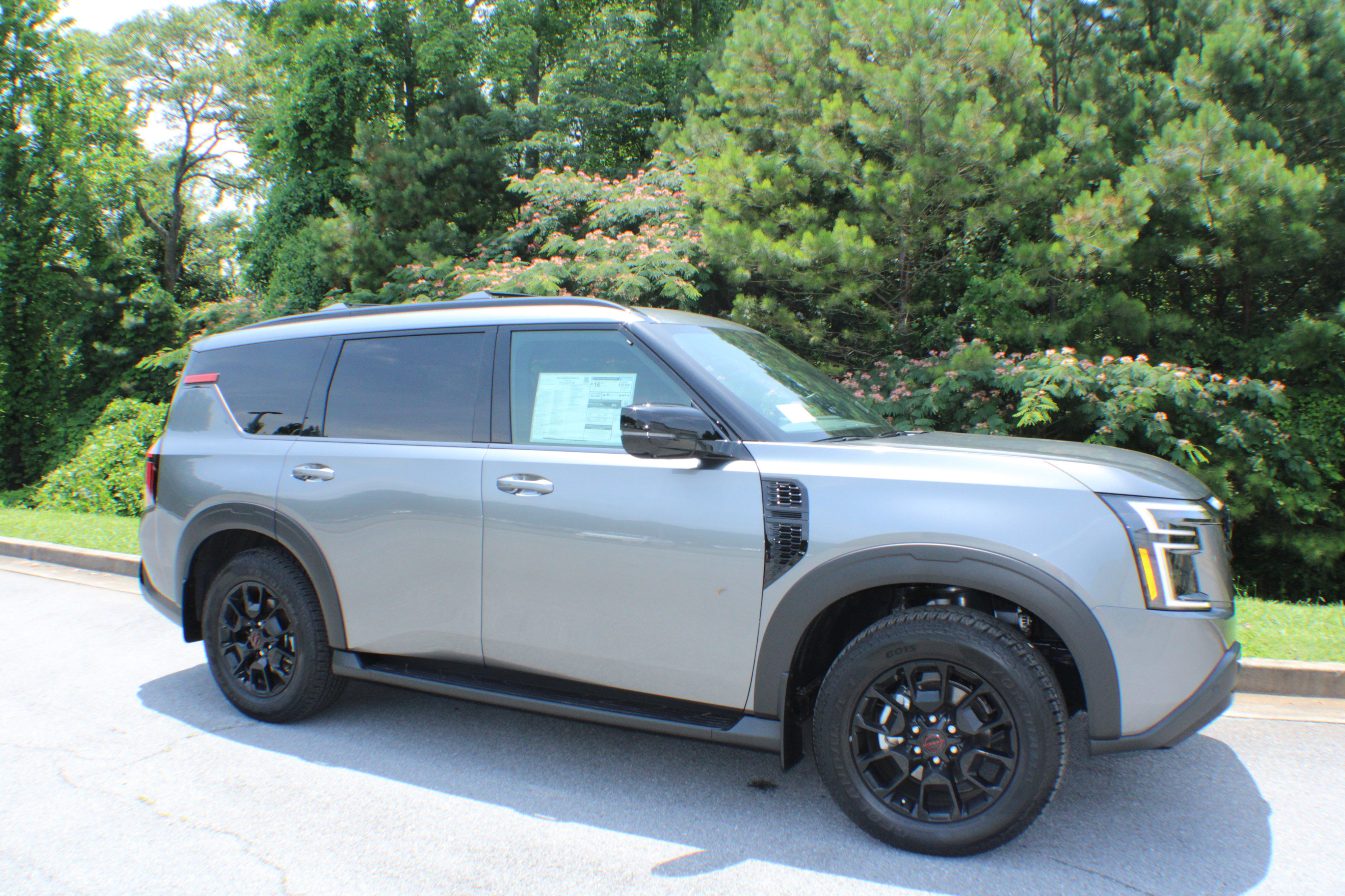 2025 Nissan Armada PRO-4X's photo