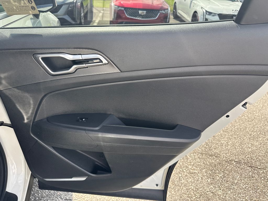 2023 Kia Sportage Hybrid LX photo 16