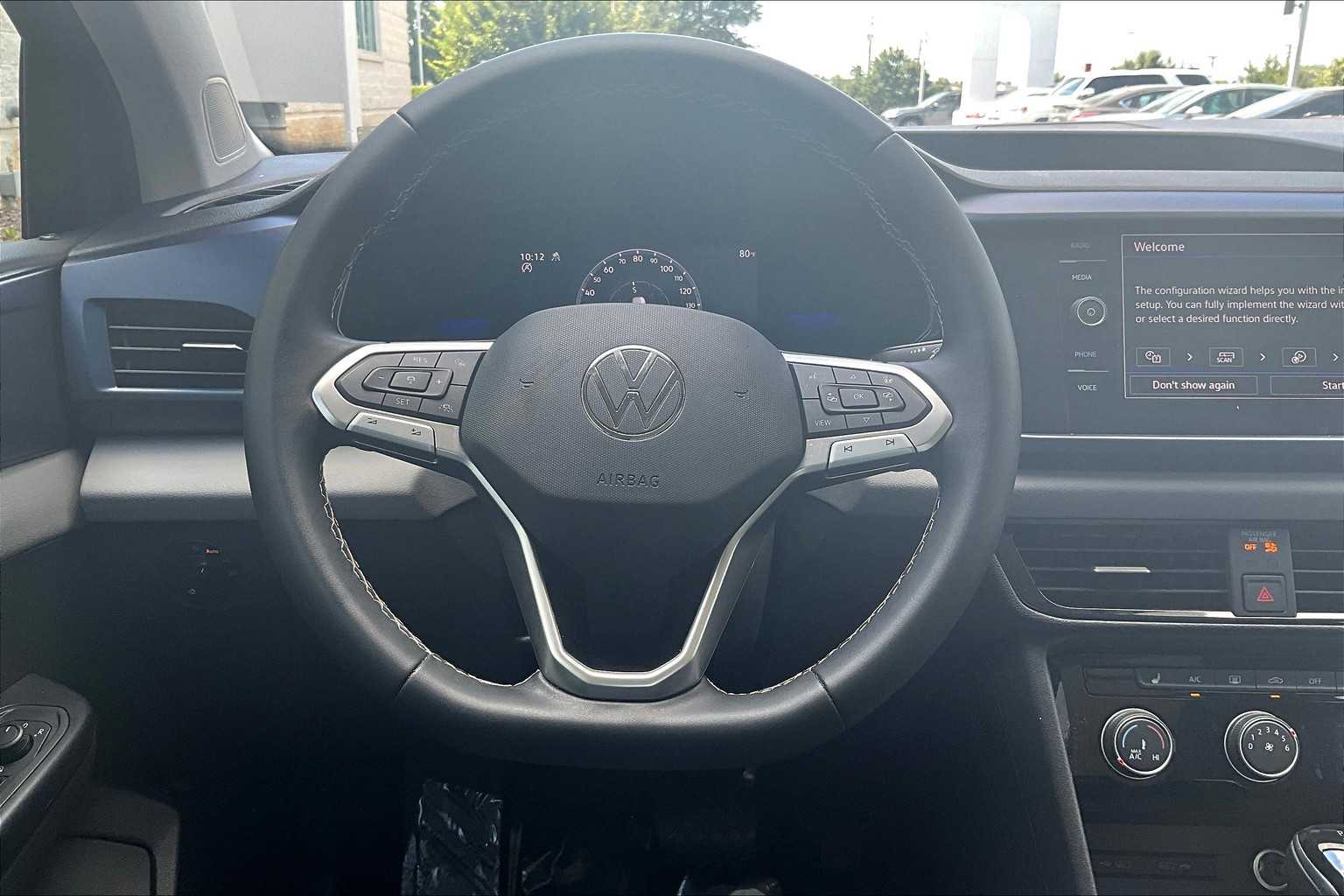 2023 Volkswagen Taos SE photo 5