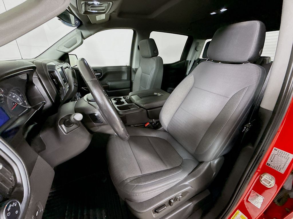 2019 Chevrolet Silverado 1500 LT photo 2