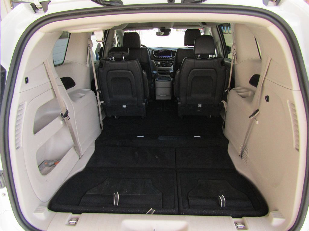 2022 Chrysler Pacifica Touring L photo 28