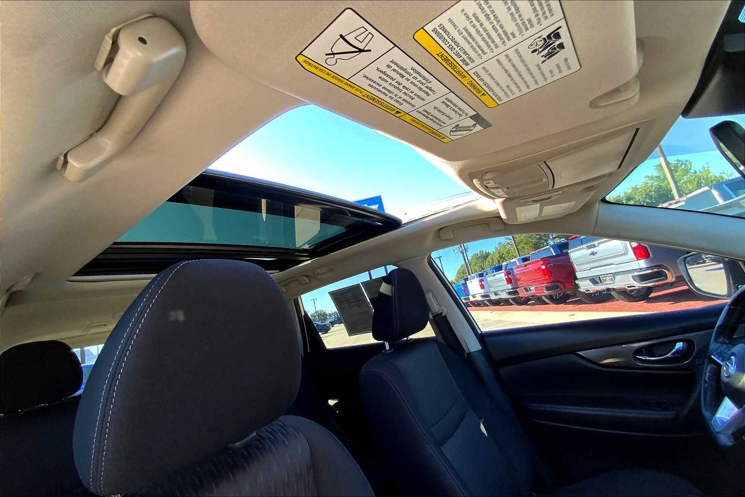 2020 Nissan Rogue SV photo 13