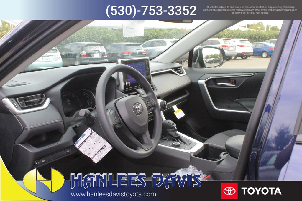 2025 Toyota RAV4 Hybrid XLE photo 9