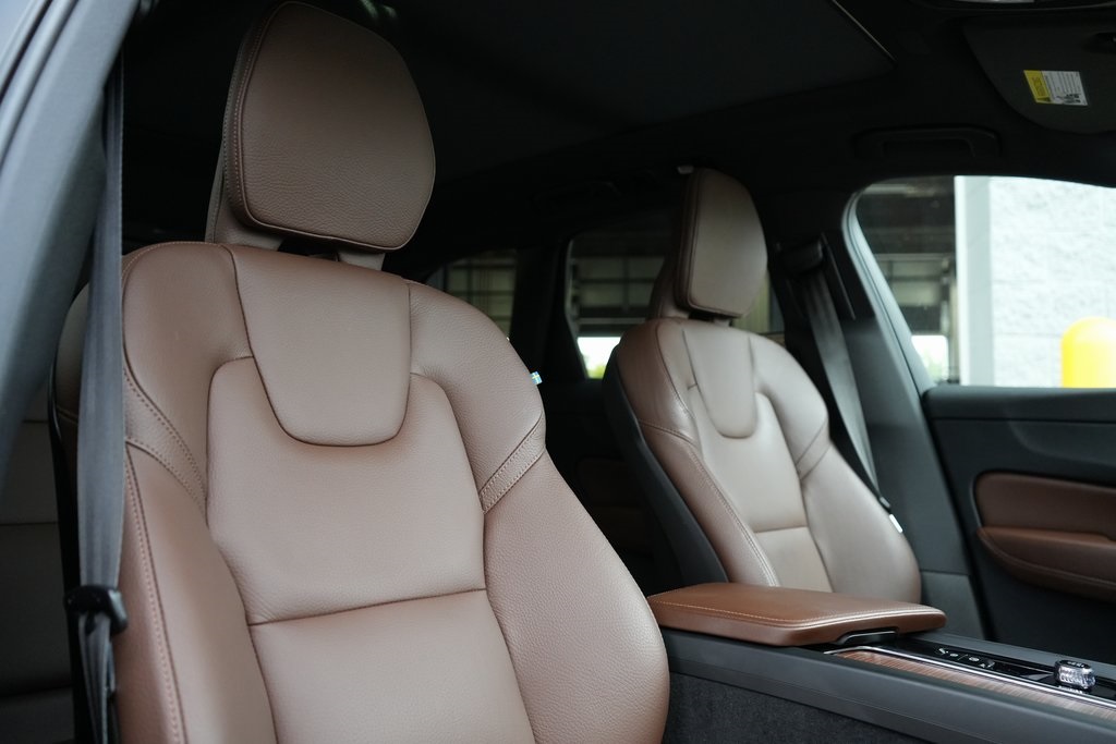 2023 Volvo XC60 B5 Plus photo 15