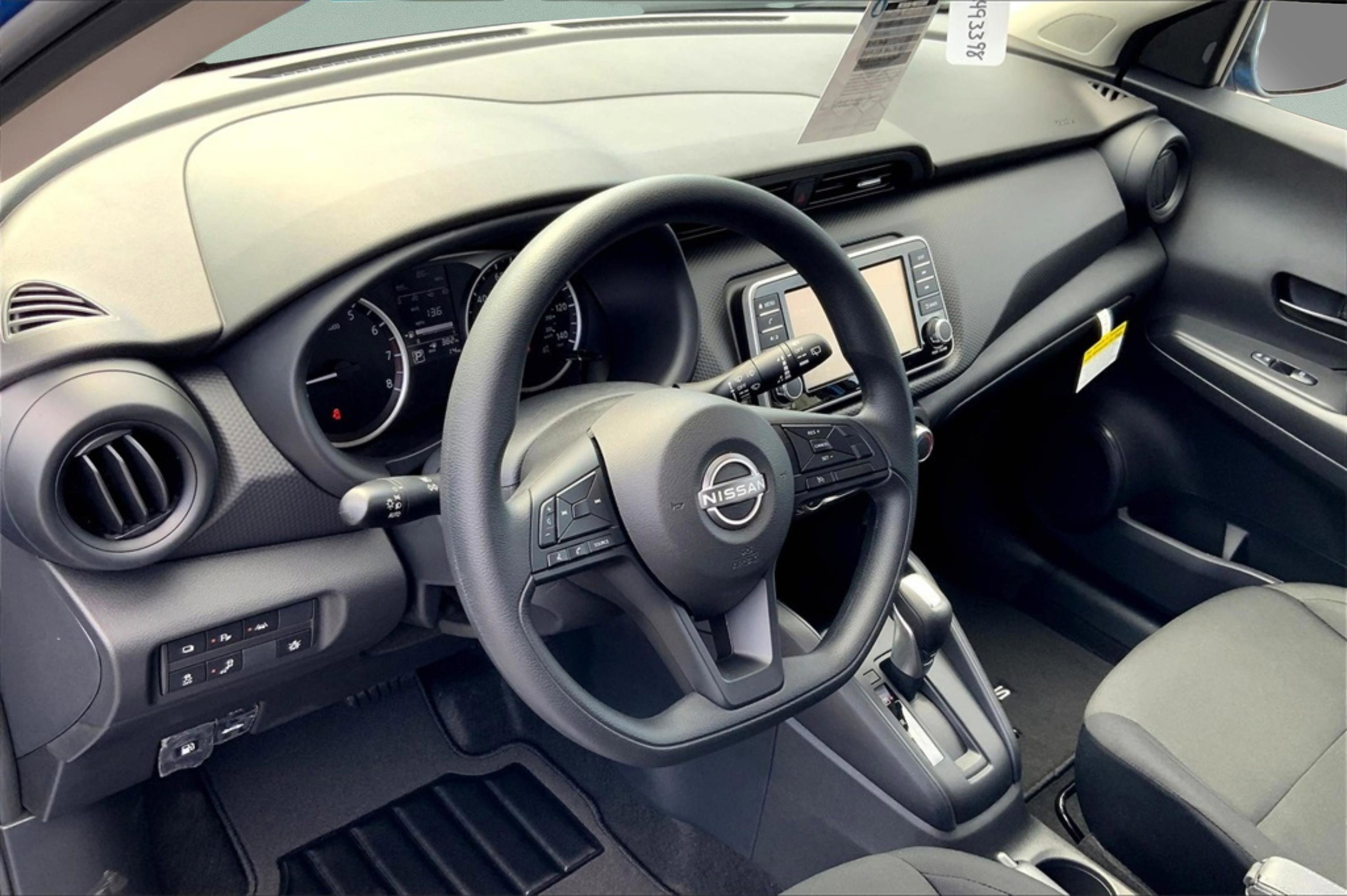 2025 Nissan Kicks Play S photo 3
