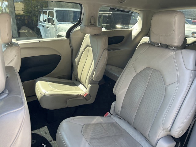 2021 Chrysler Pacifica Touring L photo 8