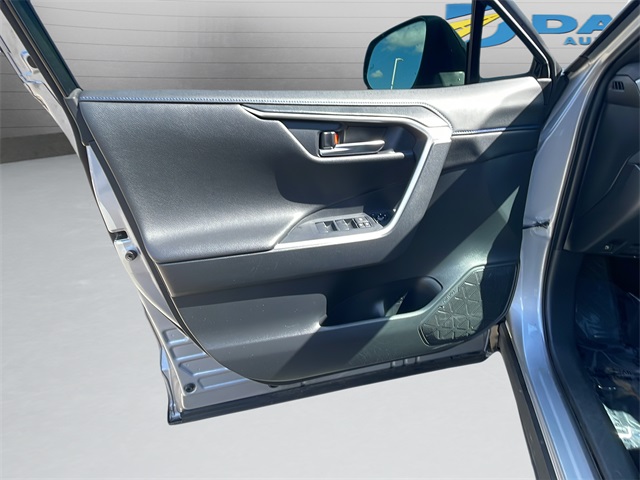 2019 Toyota RAV4 Hybrid XSE photo 37