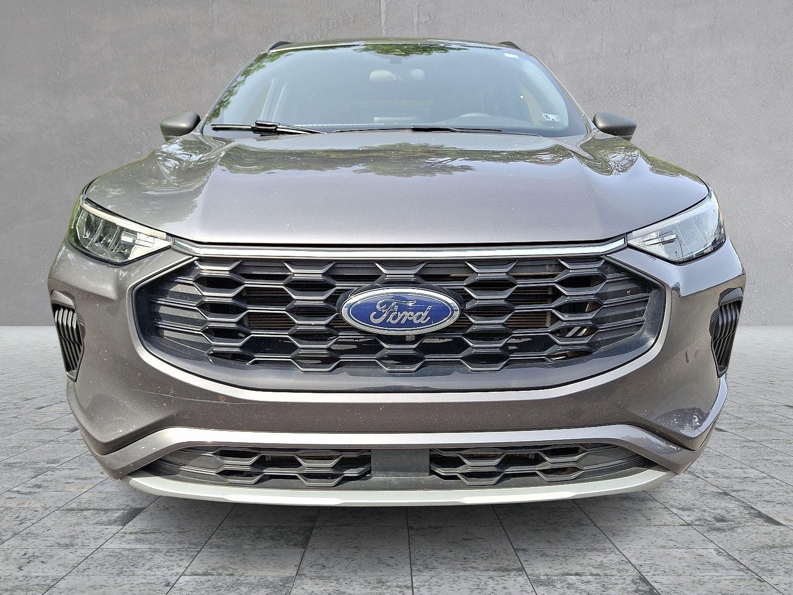 2023 Ford Escape ST-Line photo 2
