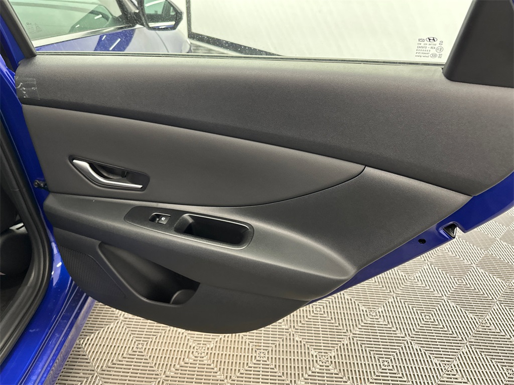 2025 Hyundai Elantra SEL Convenience photo 16