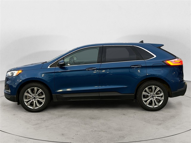2024 Ford Edge Titanium photo 2