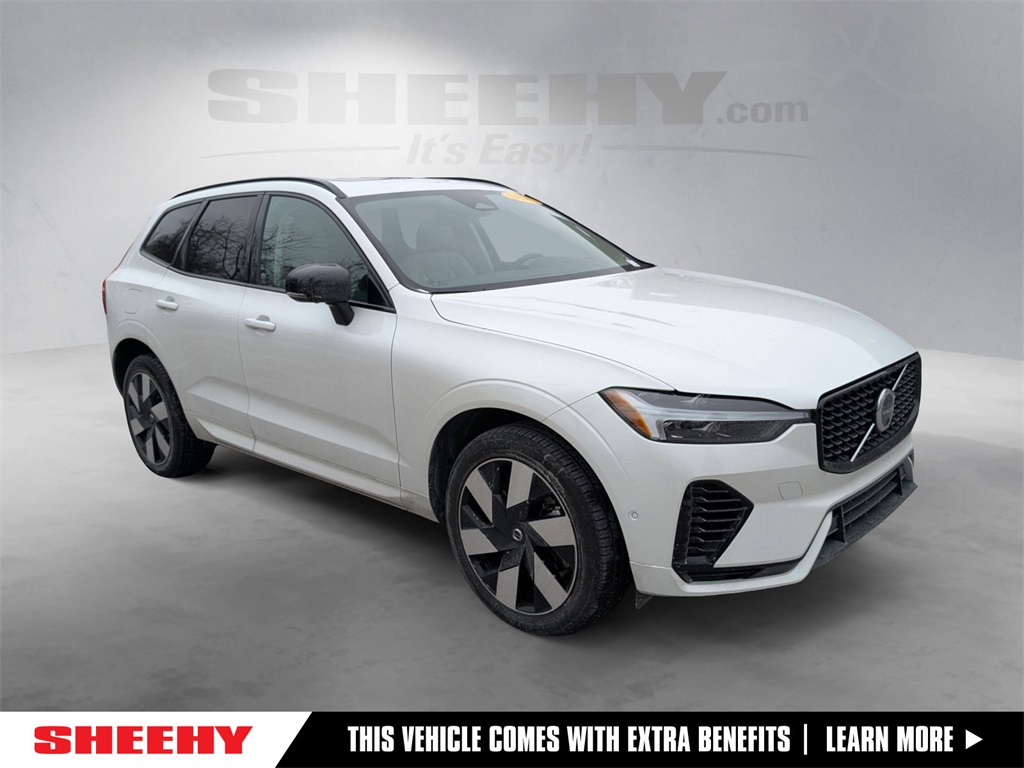 2025 Volvo XC60 Plus's photo