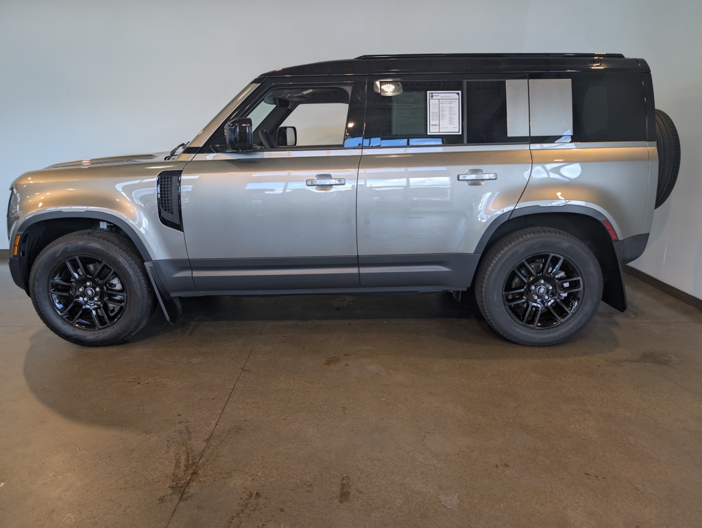 2025 Land Rover Defender 110 S photo 3