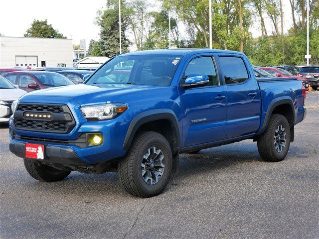 2017 Toyota Tacoma TRD Off-Road photo 3
