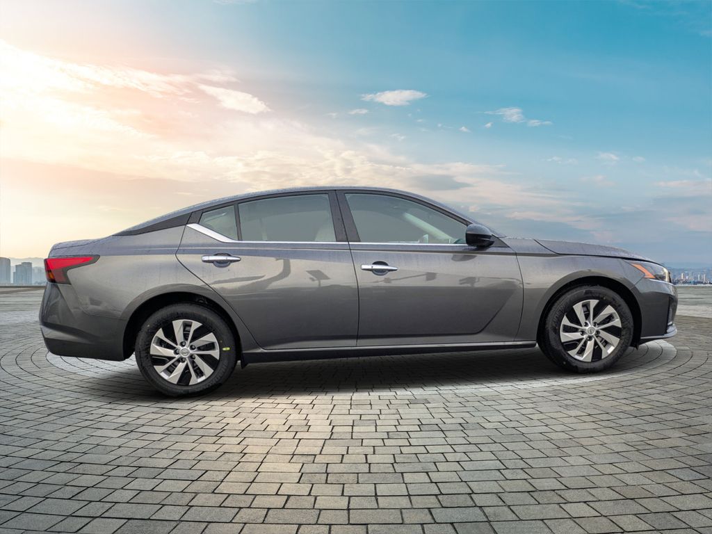 2025 Nissan Altima S photo 2