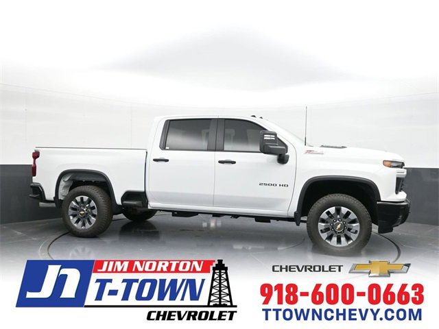 2025 Chevrolet Silverado HD Custom's photo