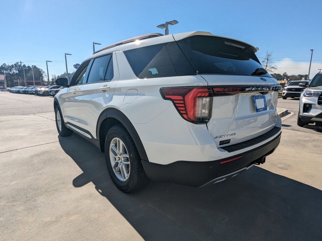 2025 Ford Explorer photo 6