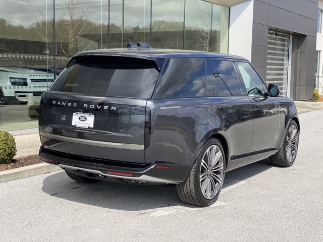 2025 Land Rover Range Rover SE photo 4