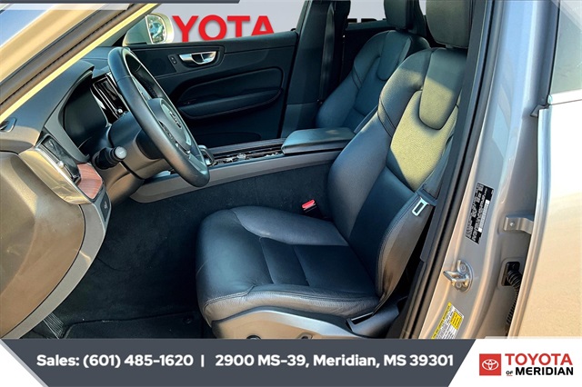 2023 Volvo XC60 B5 Plus photo 18