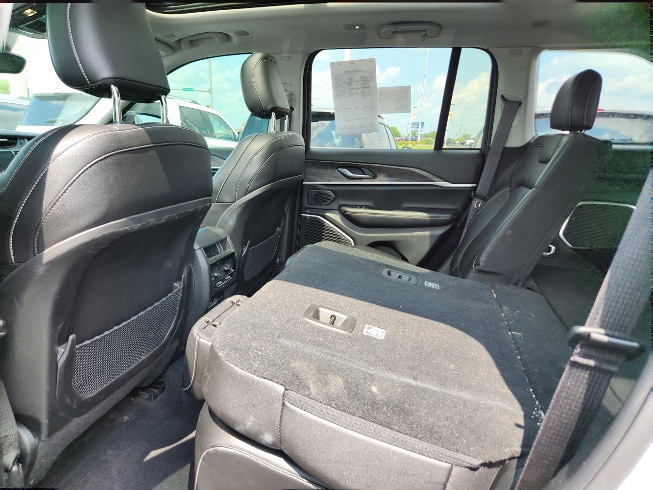 2023 Jeep Cherokee Base photo 36