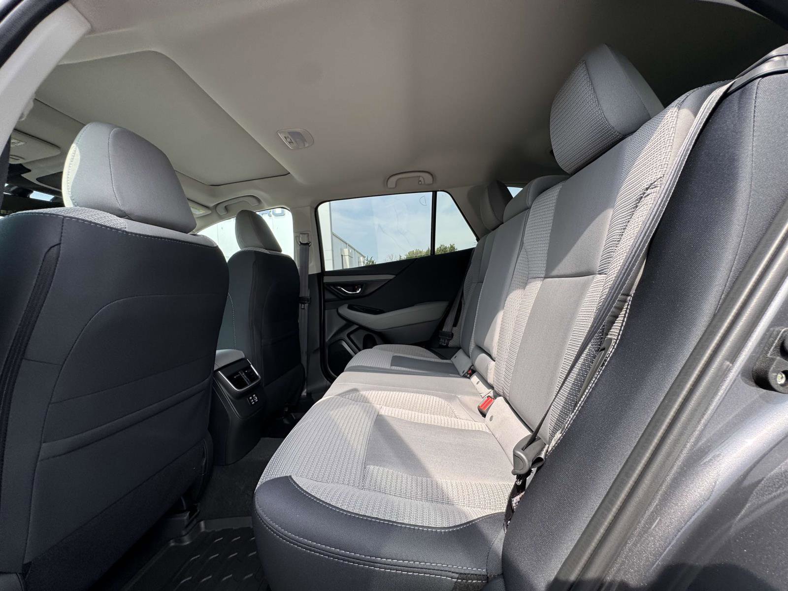 2025 Subaru Outback Premium photo 4