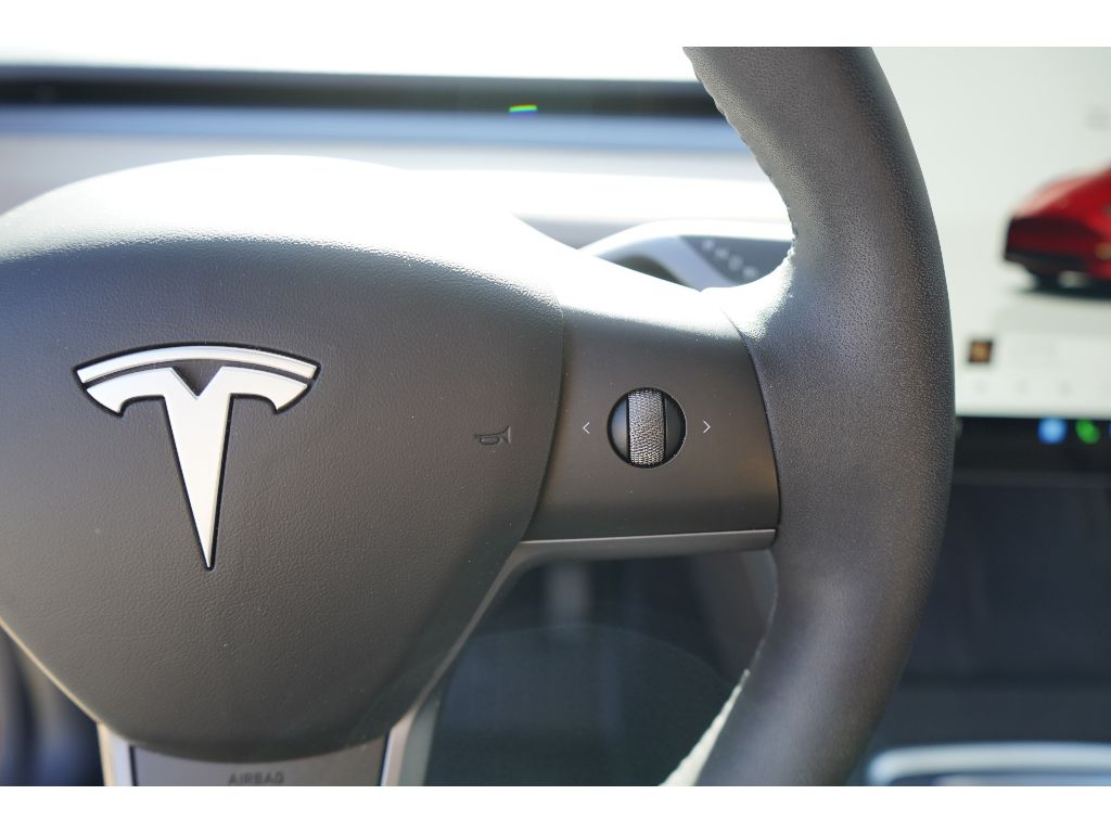 2023 Tesla Model Y Long Range photo 9