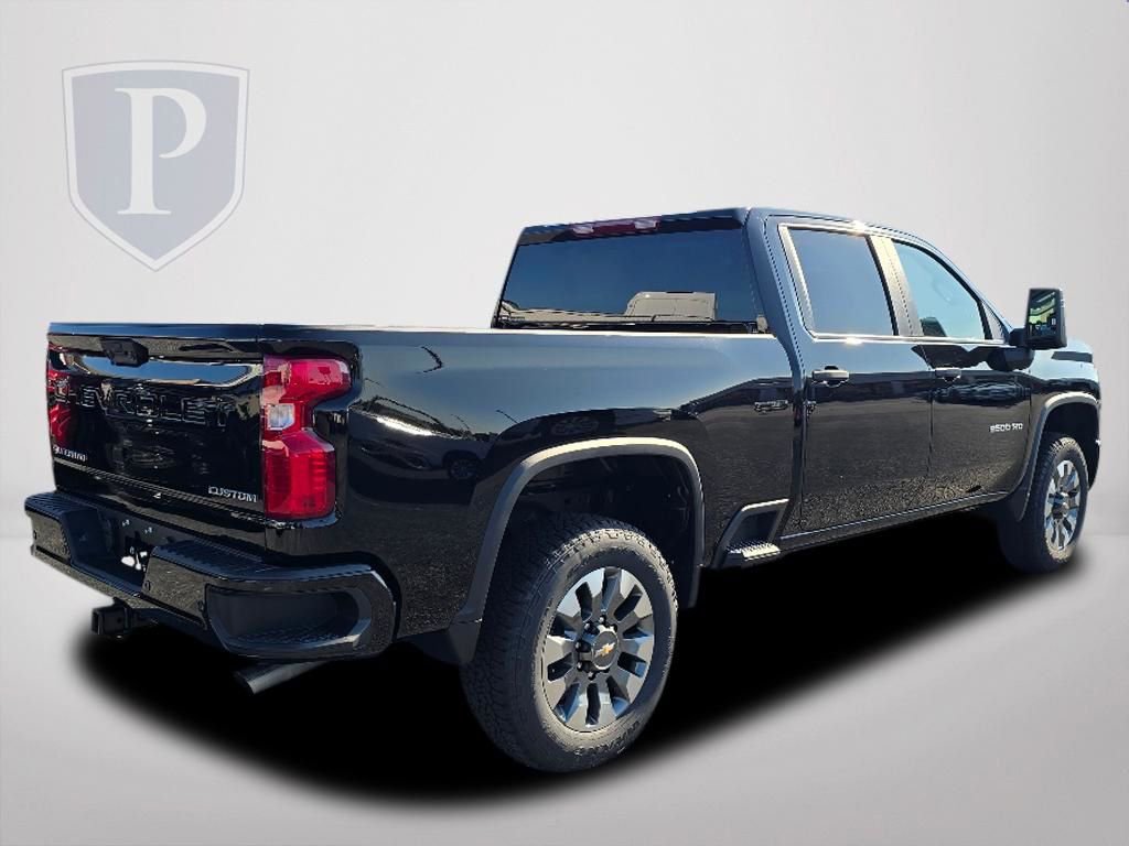 2025 Chevrolet Silverado 2500HD Custom photo 4