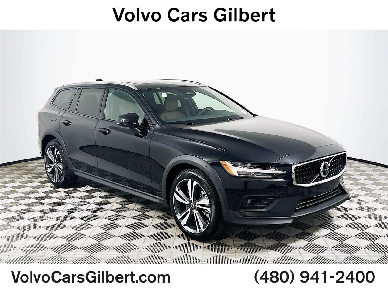 2025 Volvo V60 Cross Country Plus's photo
