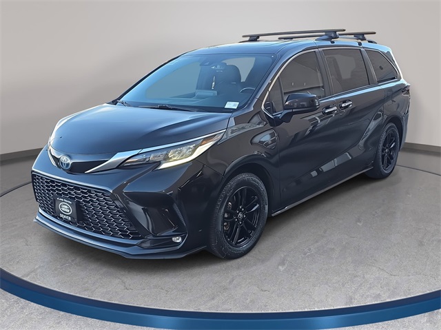 2022 Toyota Sienna XSE's photo