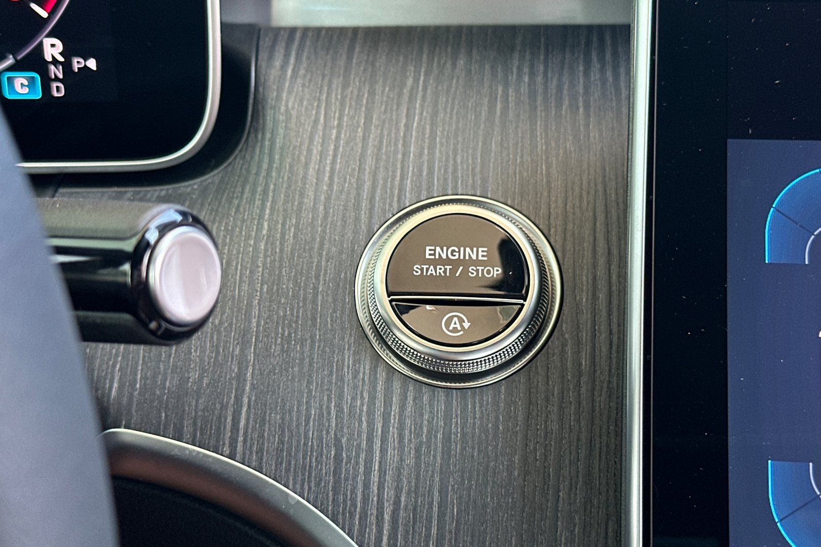2025 Mercedes Benz C 300 photo 16