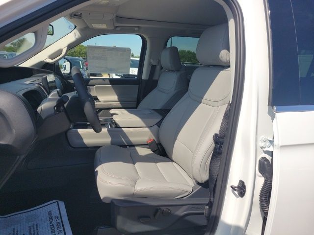 2025 Ford Expedition MAX photo 13