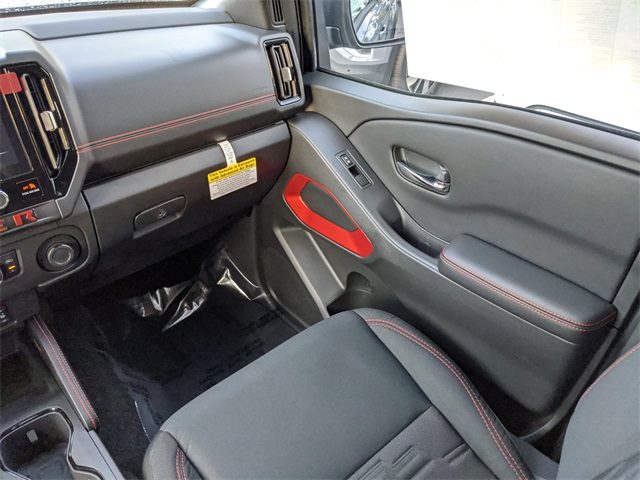 2025 Nissan Frontier PRO-4X photo 12
