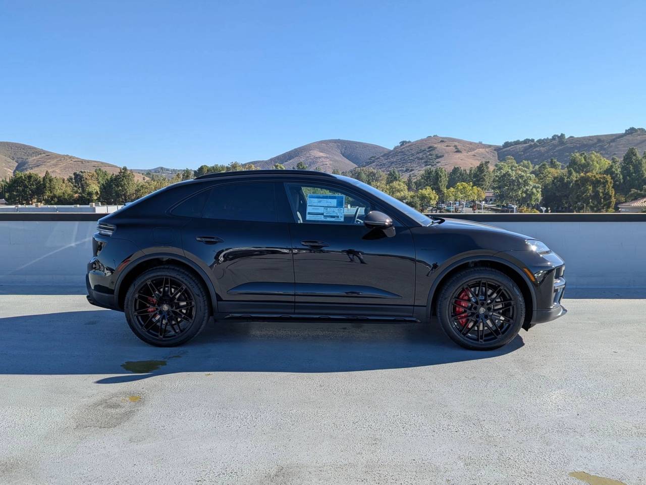 2025 Porsche Macan Electric Turbo photo 8