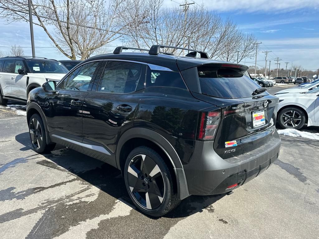 2025 Nissan Kicks SR photo 2