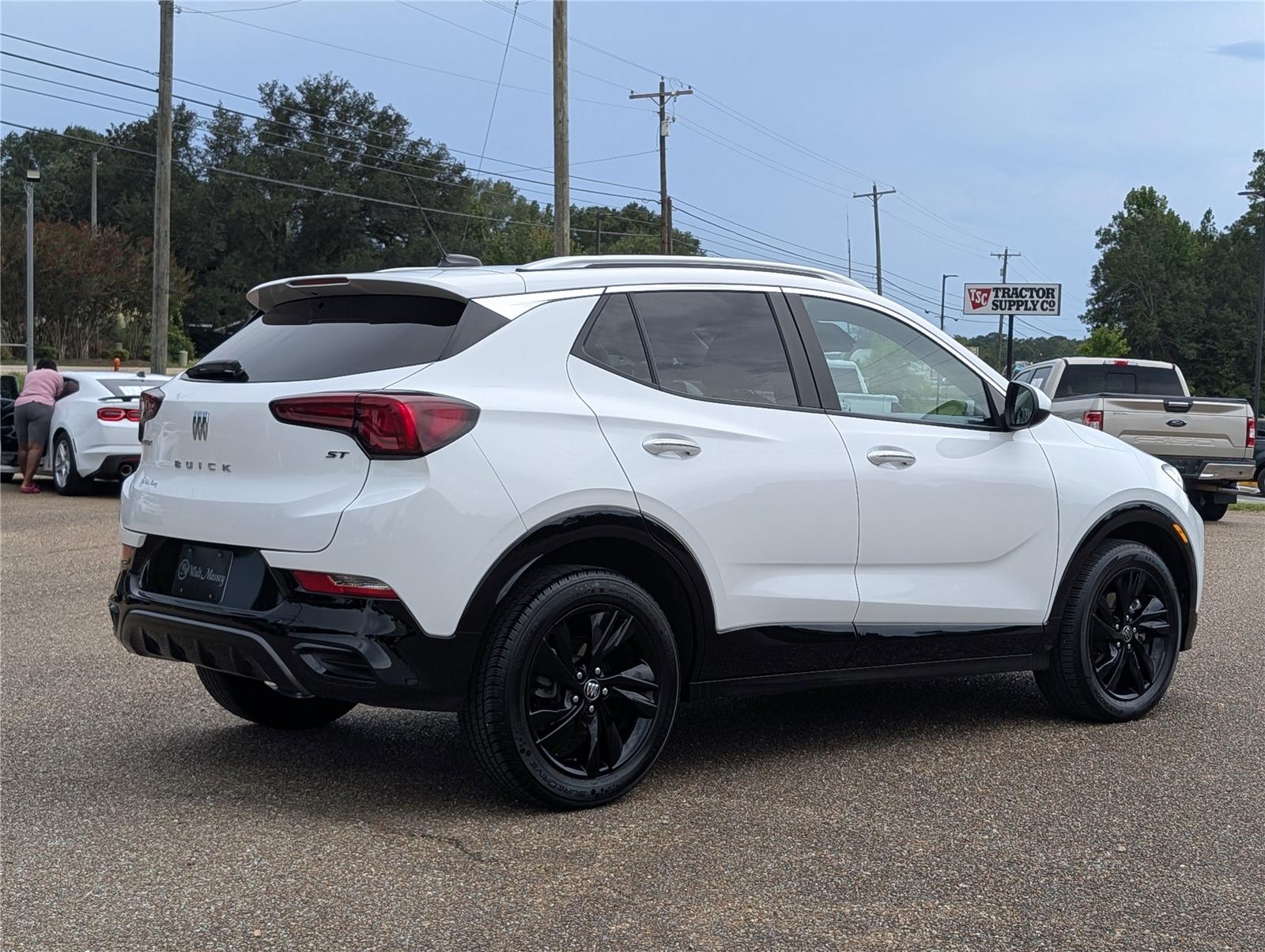 2024 Buick Encore GX Sport Touring photo 2