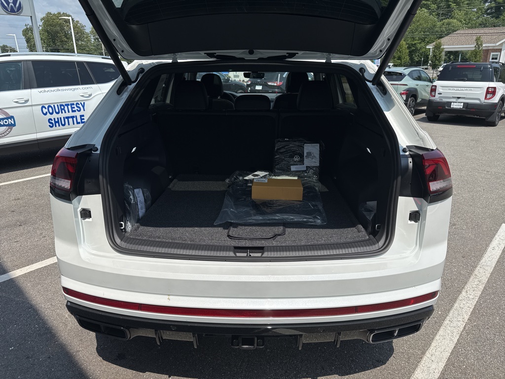 2025 Volkswagen Atlas Cross Sport SEL R-Line photo 21