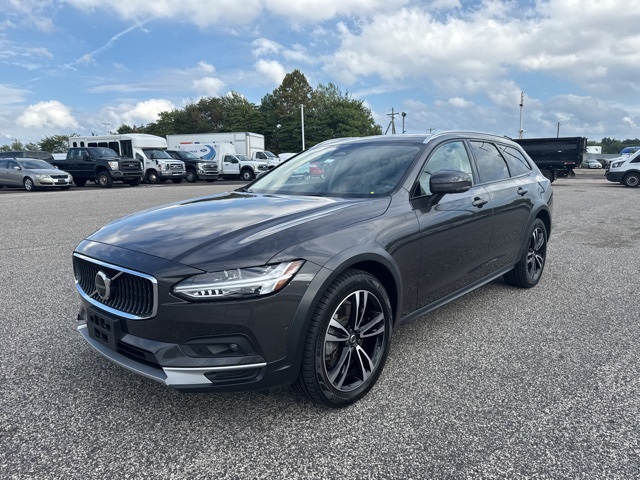 2023 Volvo V90 Cross Country B6 photo 2